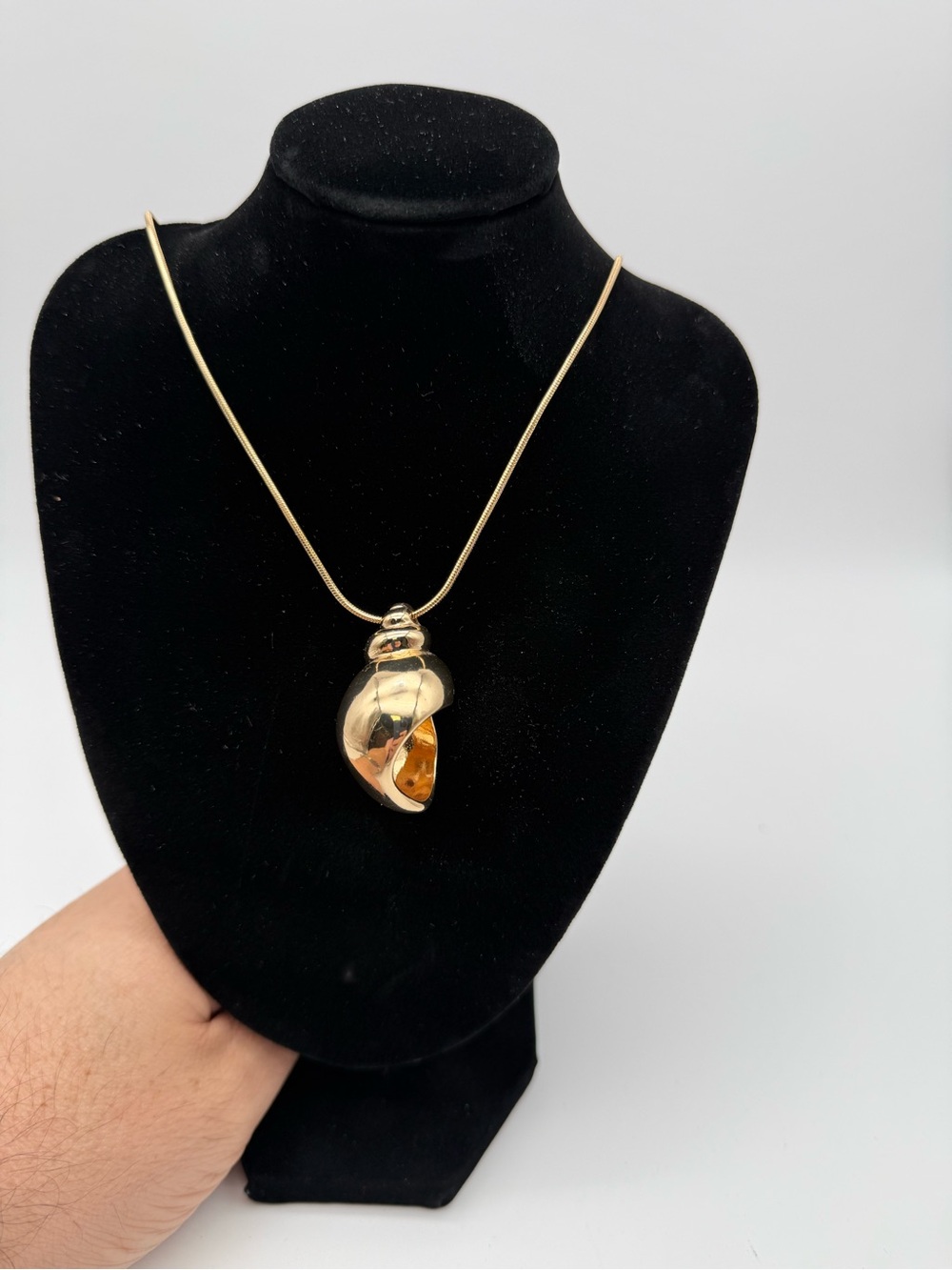 Gold Shell Pendant Necklace - Timeless Gold Tone Design
